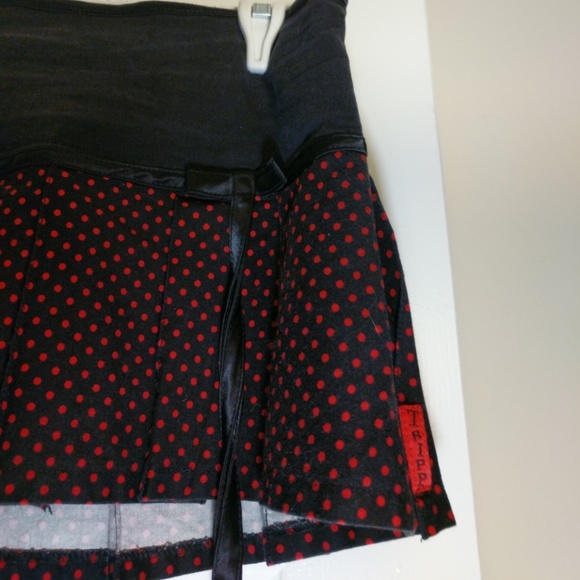 Pleated polkadot mini skirt - Picture 2 of 4